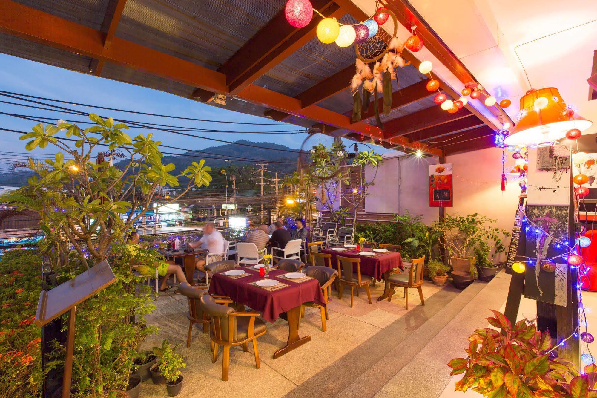 Patong Buri Hotel Exterior foto